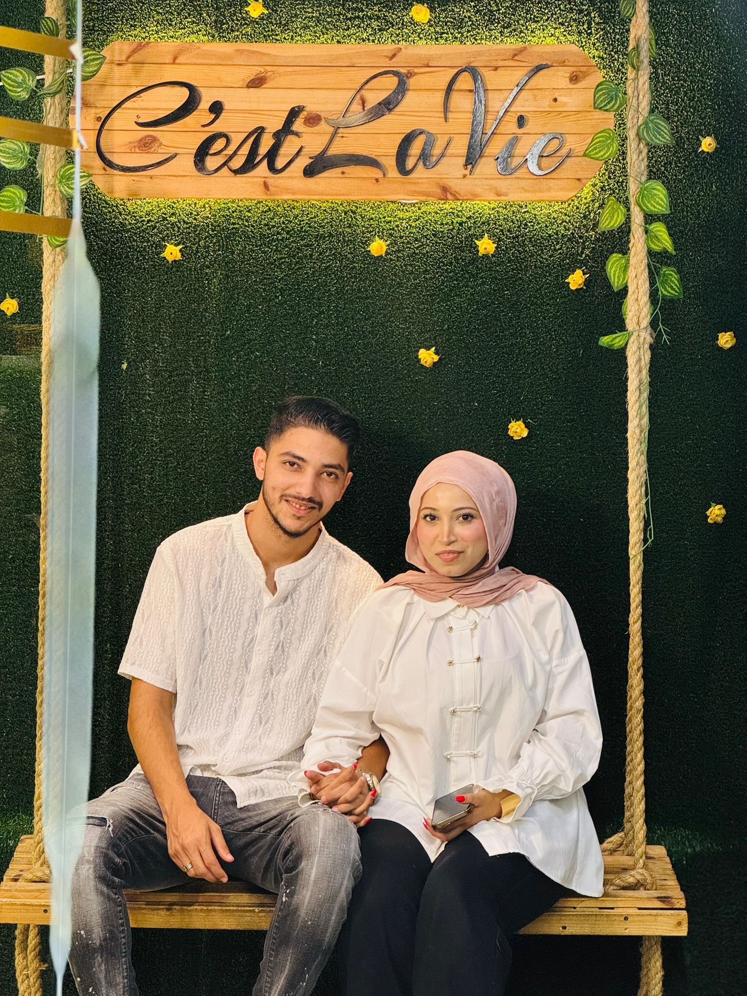 مطعم جميل، صور حلوة، وأجمل وقت مع حبيبة عمري ❤️