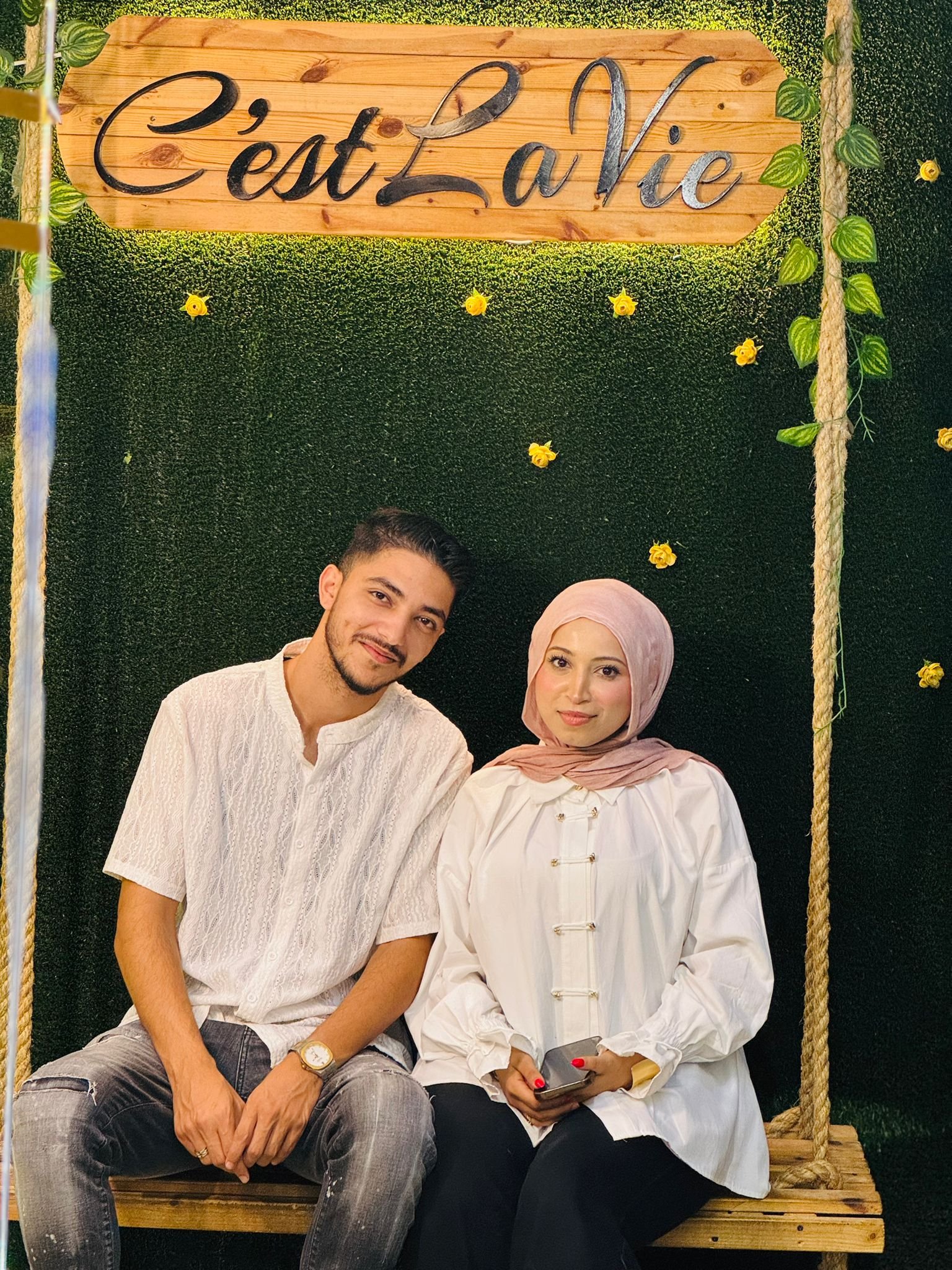 مطعم جميل، صور حلوة، وأجمل وقت مع حبيبة عمري ❤️