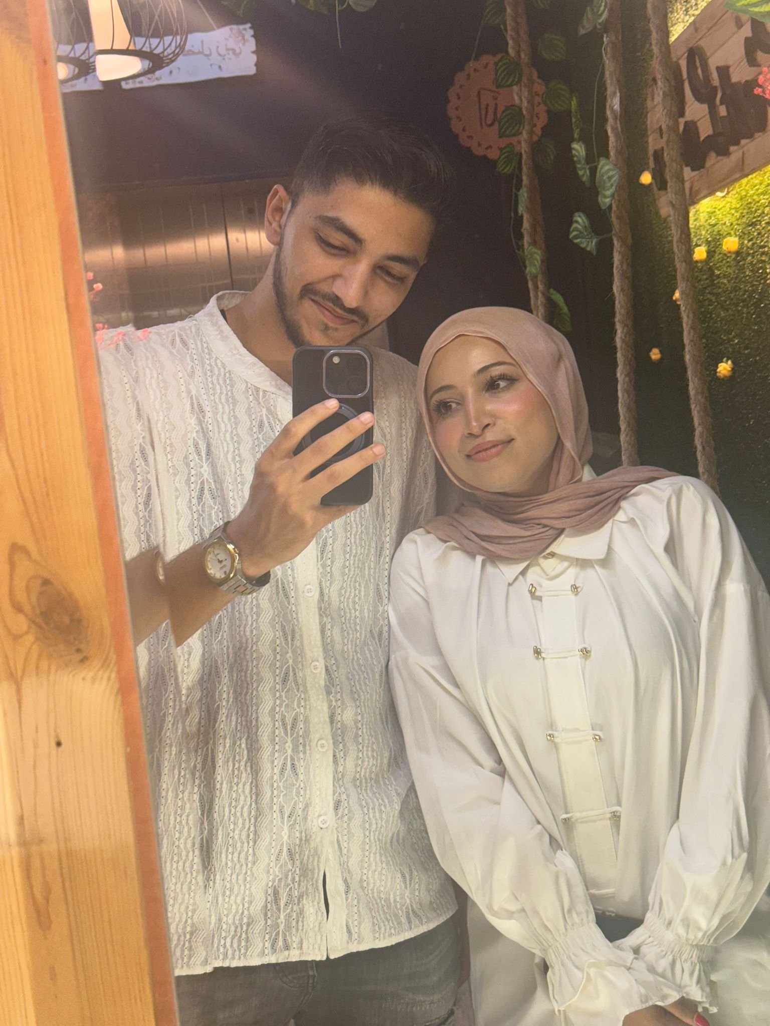 مطعم جميل، صور حلوة، وأجمل وقت مع حبيبة عمري ❤️